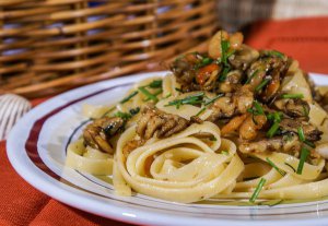 Тальятелле с морепродуктами с сырно-сливочным соусом